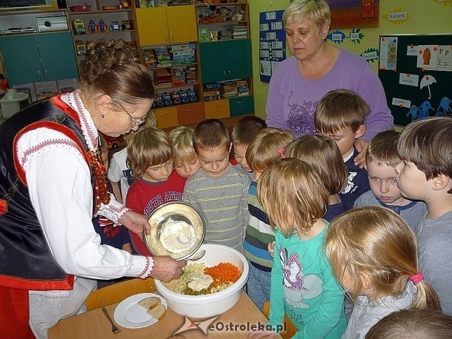 Tydzień kuchni regionalnej w Przedszkolu Miejskim Nr 17 [21.11.2013] - zdjęcie #79 - eOstroleka.pl