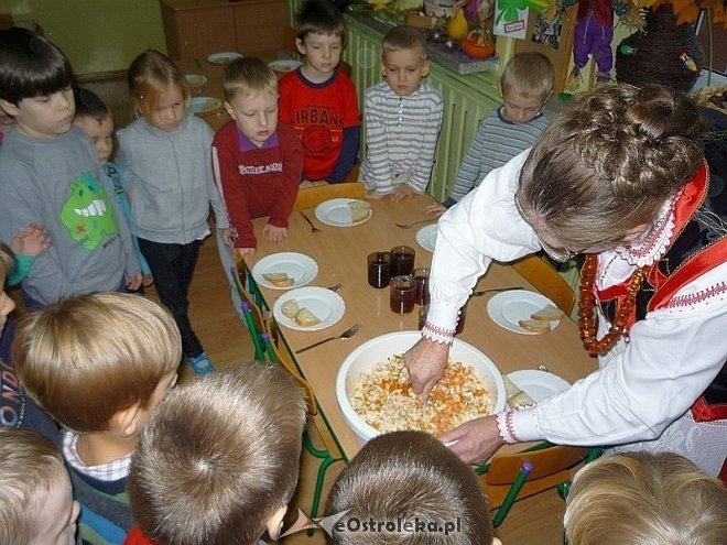 Tydzień kuchni regionalnej w Przedszkolu Miejskim Nr 17 [21.11.2013] - zdjęcie #78 - eOstroleka.pl