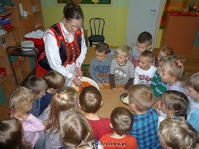 Tydzień kuchni regionalnej w Przedszkolu Miejskim Nr 17 [21.11.2013] - zdjęcie #75 - eOstroleka.pl