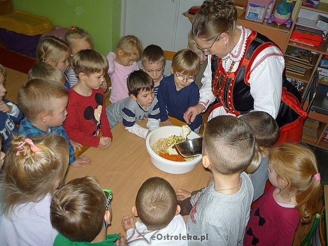 Tydzień kuchni regionalnej w Przedszkolu Miejskim Nr 17 [21.11.2013] - zdjęcie #72 - eOstroleka.pl