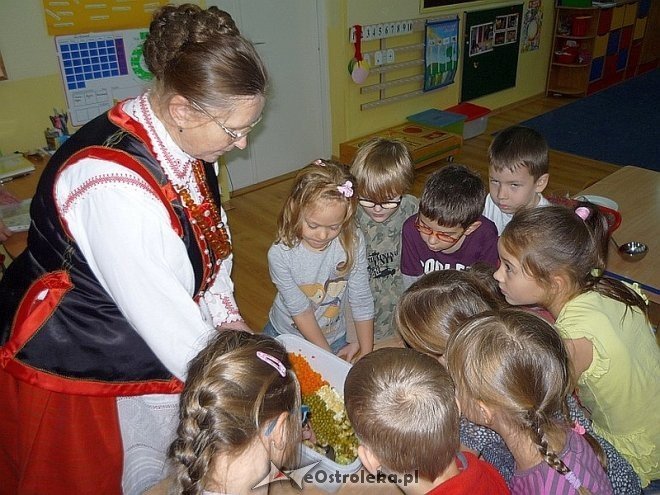 Tydzień kuchni regionalnej w Przedszkolu Miejskim Nr 17 [21.11.2013] - zdjęcie #70 - eOstroleka.pl