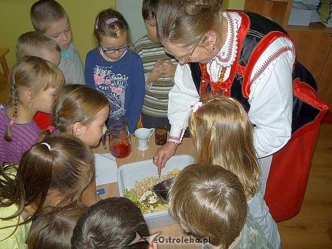 Tydzień kuchni regionalnej w Przedszkolu Miejskim Nr 17 [21.11.2013] - zdjęcie #69 - eOstroleka.pl
