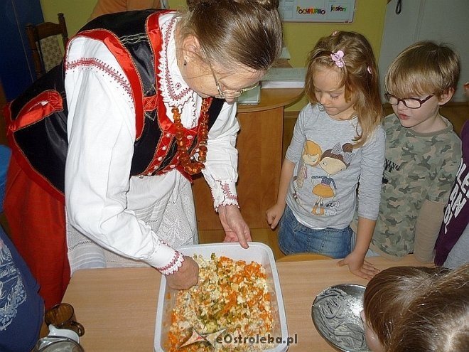 Tydzień kuchni regionalnej w Przedszkolu Miejskim Nr 17 [21.11.2013] - zdjęcie #68 - eOstroleka.pl