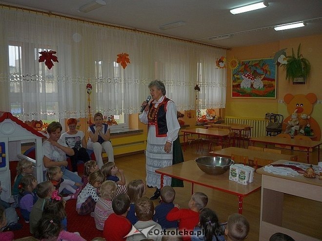 Tydzień kuchni regionalnej w Przedszkolu Miejskim Nr 17 [21.11.2013] - zdjęcie #57 - eOstroleka.pl