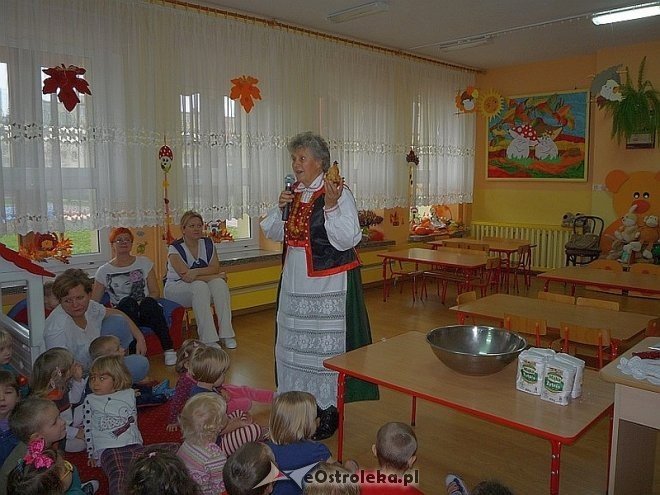 Tydzień kuchni regionalnej w Przedszkolu Miejskim Nr 17 [21.11.2013] - zdjęcie #54 - eOstroleka.pl