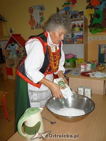 Tydzień kuchni regionalnej w Przedszkolu Miejskim Nr 17 [21.11.2013] - zdjęcie #109 - eOstroleka.pl