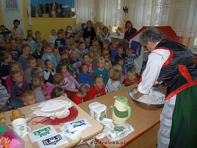 Tydzień kuchni regionalnej w Przedszkolu Miejskim Nr 17 [21.11.2013] - zdjęcie #107 - eOstroleka.pl
