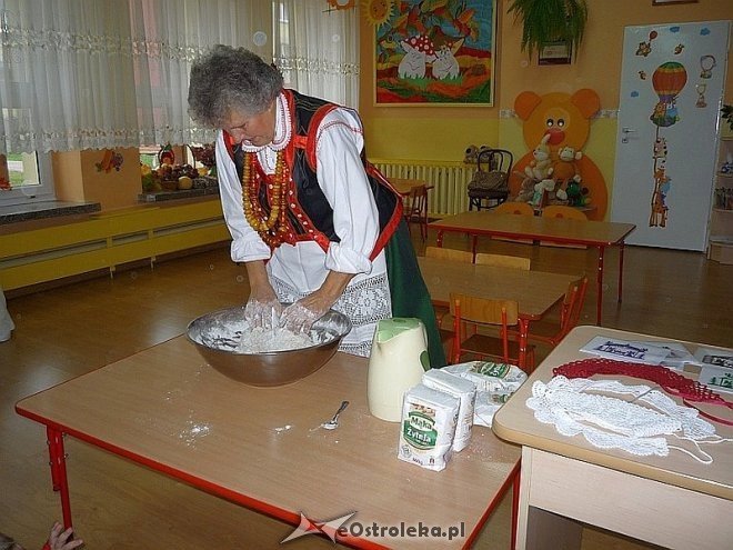 Tydzień kuchni regionalnej w Przedszkolu Miejskim Nr 17 [21.11.2013] - zdjęcie #106 - eOstroleka.pl