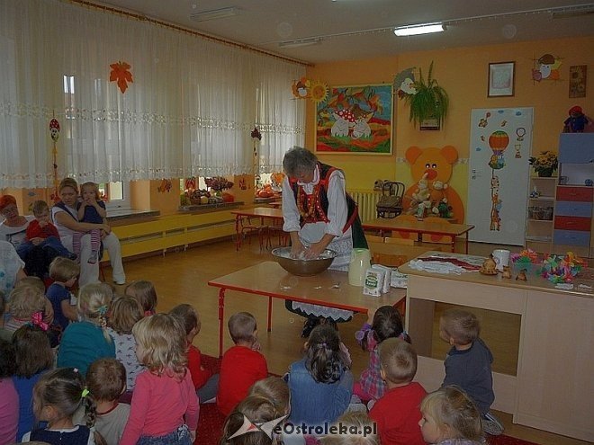 Tydzień kuchni regionalnej w Przedszkolu Miejskim Nr 17 [21.11.2013] - zdjęcie #104 - eOstroleka.pl