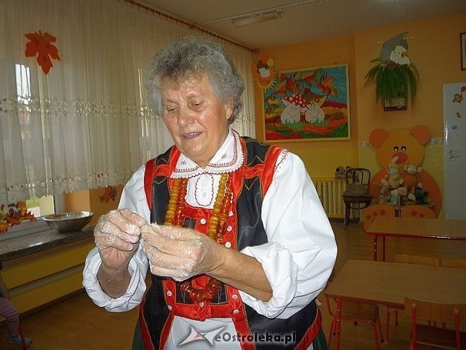 Tydzień kuchni regionalnej w Przedszkolu Miejskim Nr 17 [21.11.2013] - zdjęcie #103 - eOstroleka.pl