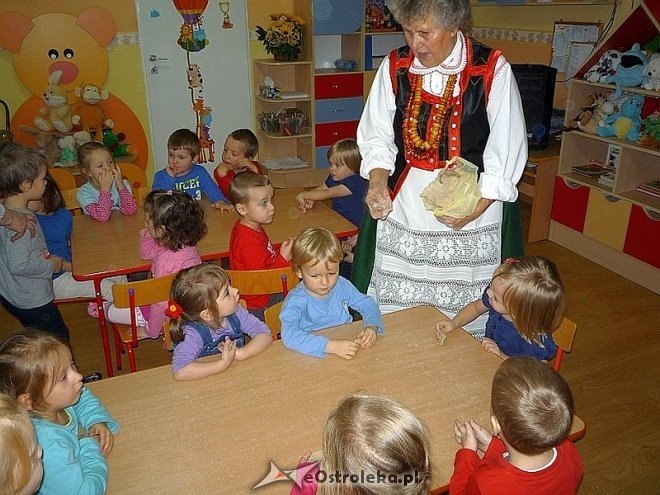 Tydzień kuchni regionalnej w Przedszkolu Miejskim Nr 17 [21.11.2013] - zdjęcie #101 - eOstroleka.pl
