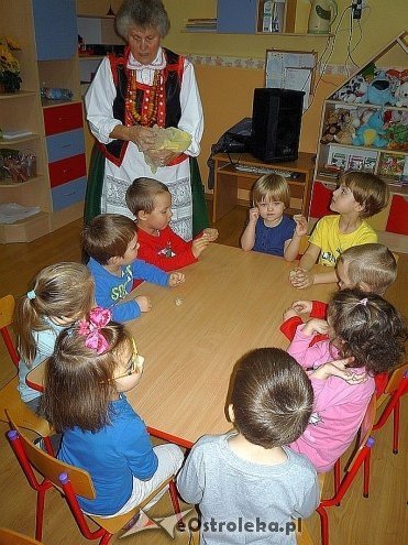 Tydzień kuchni regionalnej w Przedszkolu Miejskim Nr 17 [21.11.2013] - zdjęcie #100 - eOstroleka.pl