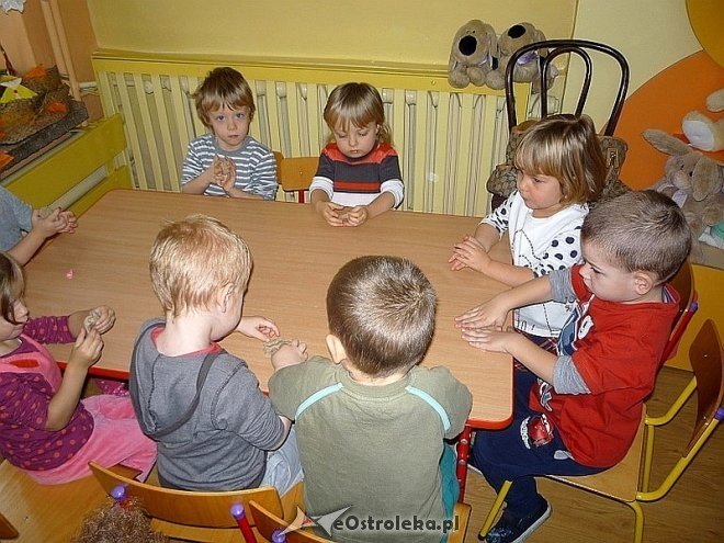 Tydzień kuchni regionalnej w Przedszkolu Miejskim Nr 17 [21.11.2013] - zdjęcie #98 - eOstroleka.pl
