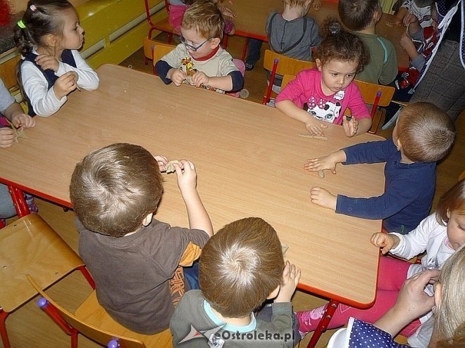 Tydzień kuchni regionalnej w Przedszkolu Miejskim Nr 17 [21.11.2013] - zdjęcie #96 - eOstroleka.pl