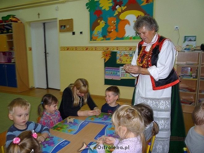 Tydzień kuchni regionalnej w Przedszkolu Miejskim Nr 17 [21.11.2013] - zdjęcie #90 - eOstroleka.pl
