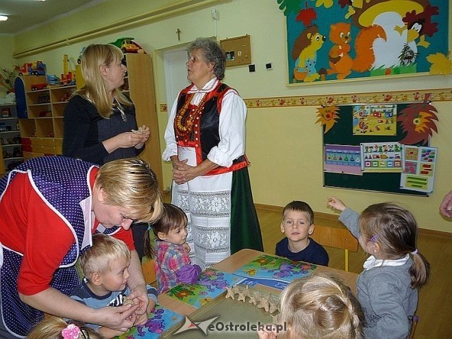 Tydzień kuchni regionalnej w Przedszkolu Miejskim Nr 17 [21.11.2013] - zdjęcie #89 - eOstroleka.pl