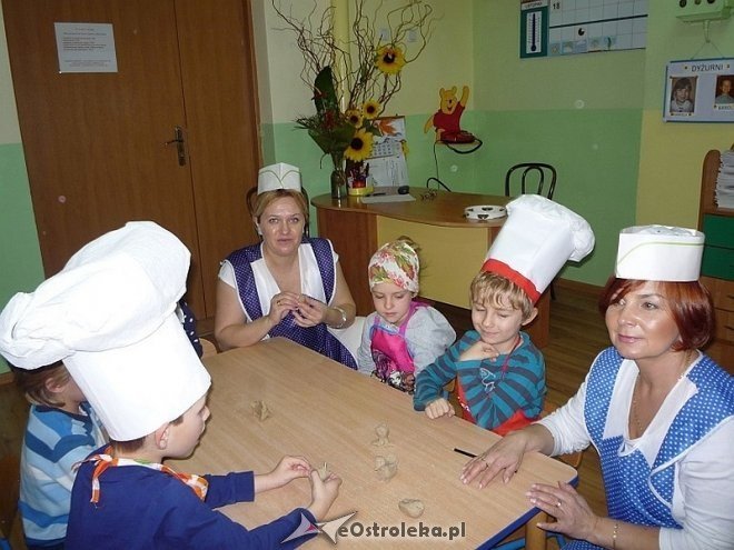 Tydzień kuchni regionalnej w Przedszkolu Miejskim Nr 17 [21.11.2013] - zdjęcie #84 - eOstroleka.pl