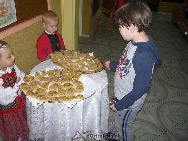 Tydzień kuchni regionalnej w Przedszkolu Miejskim Nr 17 [21.11.2013] - zdjęcie #129 - eOstroleka.pl
