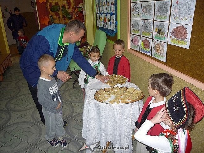 Tydzień kuchni regionalnej w Przedszkolu Miejskim Nr 17 [21.11.2013] - zdjęcie #113 - eOstroleka.pl