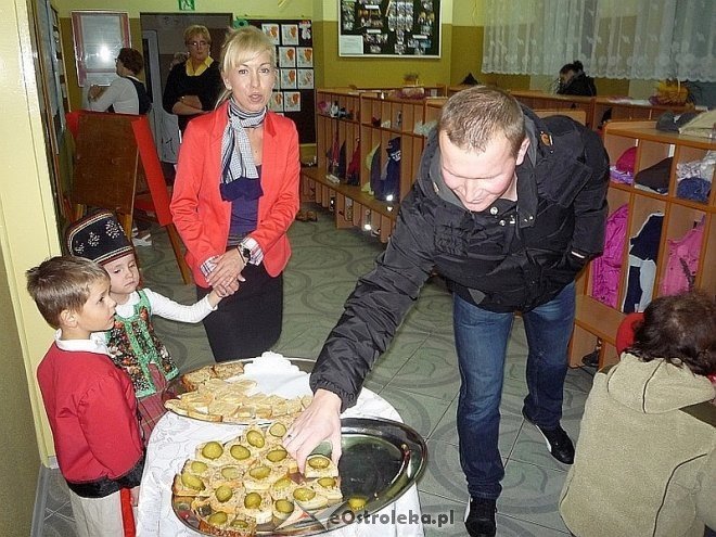 Tydzień kuchni regionalnej w Przedszkolu Miejskim Nr 17 [21.11.2013] - zdjęcie #144 - eOstroleka.pl