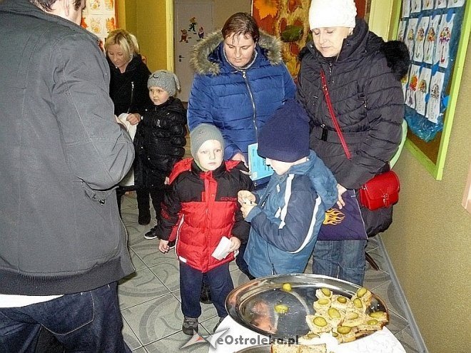 Tydzień kuchni regionalnej w Przedszkolu Miejskim Nr 17 [21.11.2013] - zdjęcie #142 - eOstroleka.pl