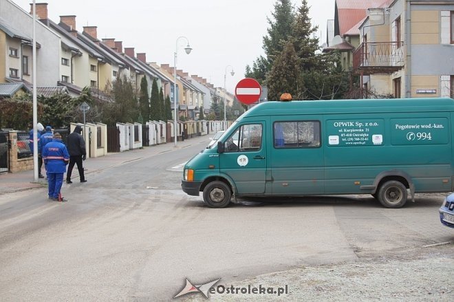 Uwaga ! Ulica Wesoła nieprzejezdna [27.11.2013] - zdjęcie #8 - eOstroleka.pl