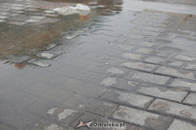 Uwaga ! Ulica Wesoła nieprzejezdna [27.11.2013] - zdjęcie #4 - eOstroleka.pl