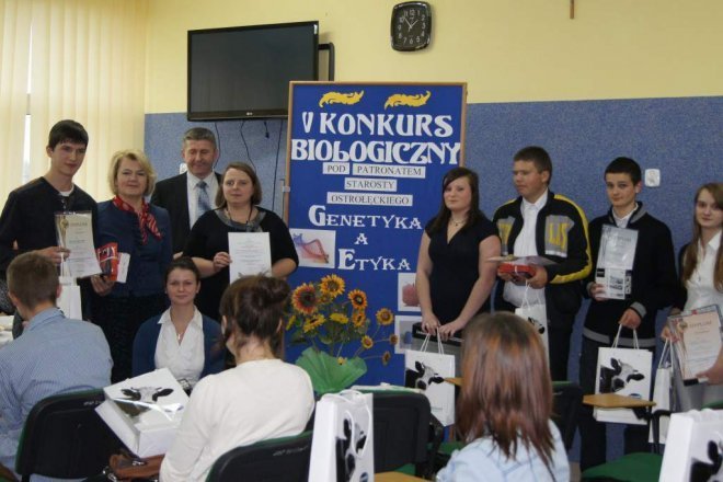 Czerwin: Konkurs biologiczny Genetyka a etyka - zdjęcie #6 - eOstroleka.pl