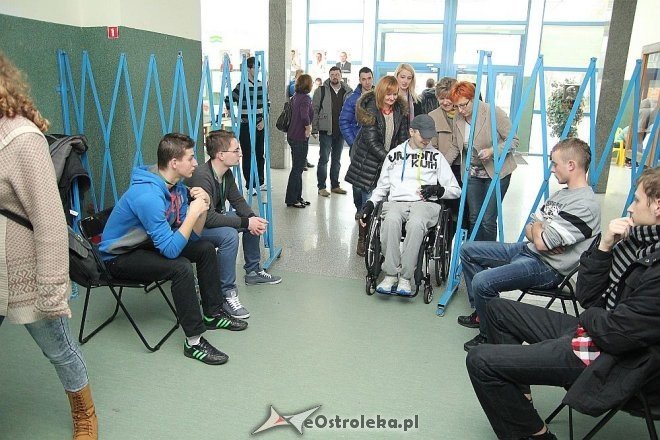 Uczniowie „czwórki” zorganizowali koncert charytatywny dla Bartka Politowskiego [ZDJĘCIA] - zdjęcie #3 - eOstroleka.pl