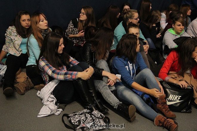 Uczniowie „czwórki” zorganizowali koncert charytatywny dla Bartka Politowskiego [ZDJĘCIA] - zdjęcie #13 - eOstroleka.pl