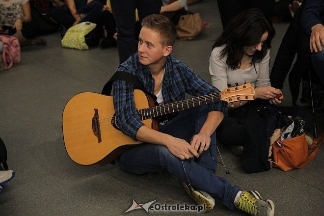 Uczniowie „czwórki” zorganizowali koncert charytatywny dla Bartka Politowskiego [ZDJĘCIA] - zdjęcie #18 - eOstroleka.pl
