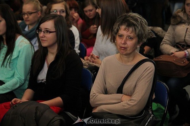 Uczniowie „czwórki” zorganizowali koncert charytatywny dla Bartka Politowskiego [ZDJĘCIA] - zdjęcie #20 - eOstroleka.pl