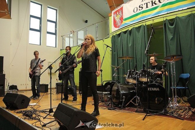 Uczniowie „czwórki” zorganizowali koncert charytatywny dla Bartka Politowskiego [ZDJĘCIA] - zdjęcie #30 - eOstroleka.pl