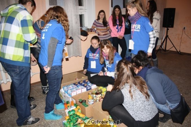 Ostrołęka: Blisko tysiąc wolontariuszy zebrało już ponad 9 ton żywności [30.11.2013] - zdjęcie #27 - eOstroleka.pl