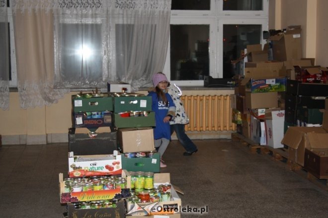 Ostrołęka: Blisko tysiąc wolontariuszy zebrało już ponad 9 ton żywności [30.11.2013] - zdjęcie #39 - eOstroleka.pl