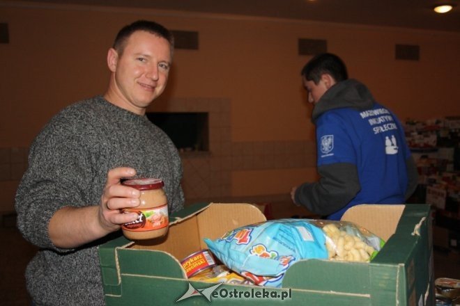 Ostrołęka: Blisko tysiąc wolontariuszy zebrało już ponad 9 ton żywności [30.11.2013] - zdjęcie #46 - eOstroleka.pl