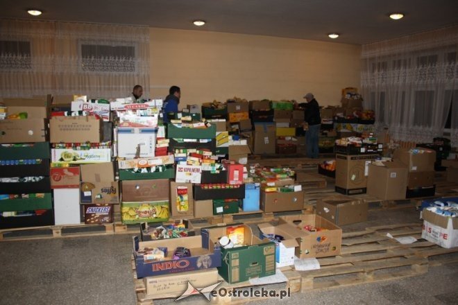 Ostrołęka: Blisko tysiąc wolontariuszy zebrało już ponad 9 ton żywności [30.11.2013] - zdjęcie #47 - eOstroleka.pl