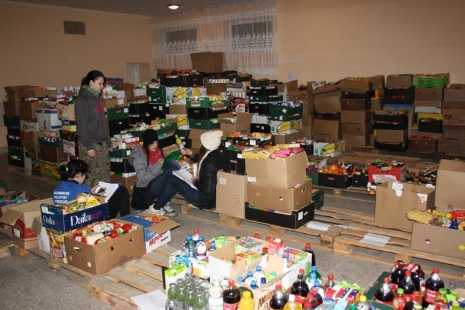 Świąteczna Zbiórka Żywności 2013: Ostrołęka zebrała ponad 11 ton [1.12.2013] - zdjęcie #1 - eOstroleka.pl