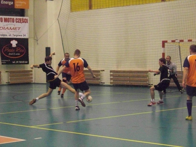 2. kolejka Nocnej Ligi Futsalu (06.12.2013) - zdjęcie #2 - eOstroleka.pl