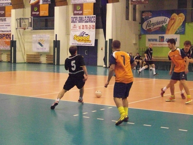 2. kolejka Nocnej Ligi Futsalu (06.12.2013) - zdjęcie #8 - eOstroleka.pl
