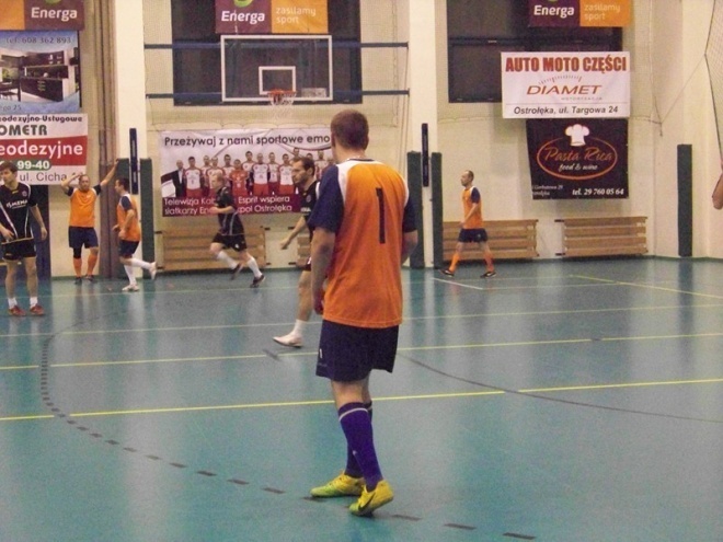 2. kolejka Nocnej Ligi Futsalu (06.12.2013) - zdjęcie #15 - eOstroleka.pl