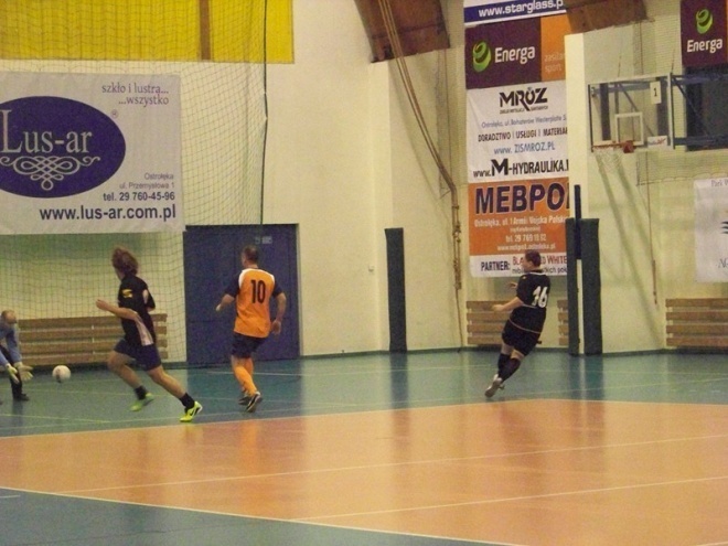 2. kolejka Nocnej Ligi Futsalu (06.12.2013) - zdjęcie #41 - eOstroleka.pl