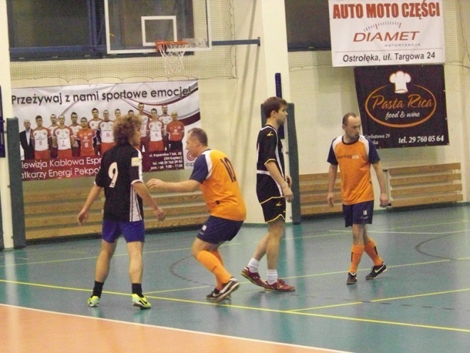 2. kolejka Nocnej Ligi Futsalu (06.12.2013) - zdjęcie #35 - eOstroleka.pl