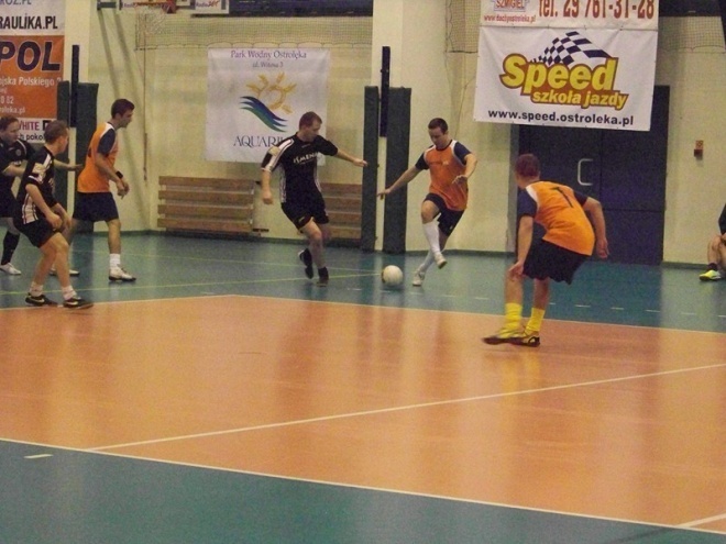 2. kolejka Nocnej Ligi Futsalu (06.12.2013) - zdjęcie #33 - eOstroleka.pl