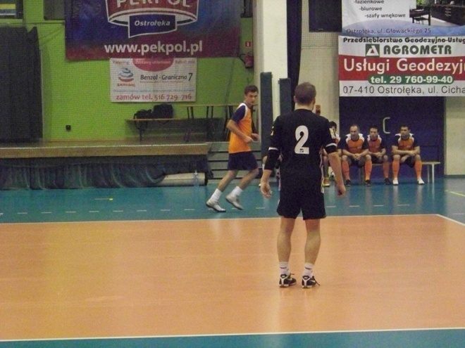 2. kolejka Nocnej Ligi Futsalu (06.12.2013) - zdjęcie #30 - eOstroleka.pl