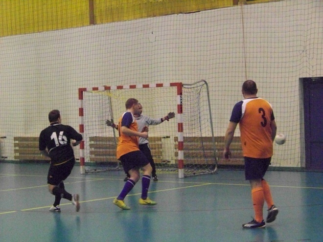 2. kolejka Nocnej Ligi Futsalu (06.12.2013) - zdjęcie #35 - eOstroleka.pl