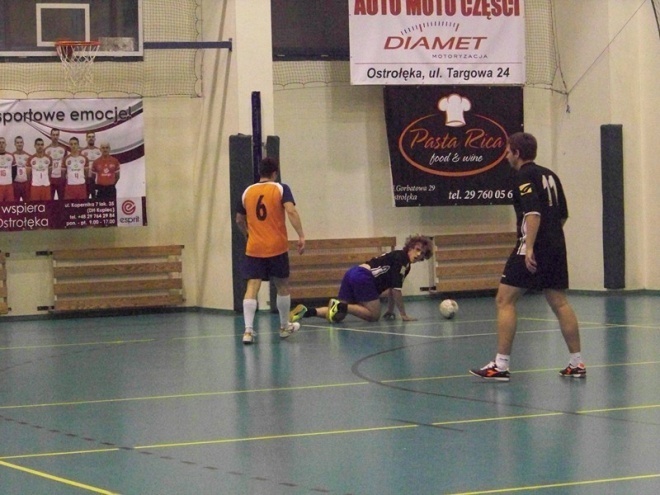 2. kolejka Nocnej Ligi Futsalu (06.12.2013) - zdjęcie #19 - eOstroleka.pl