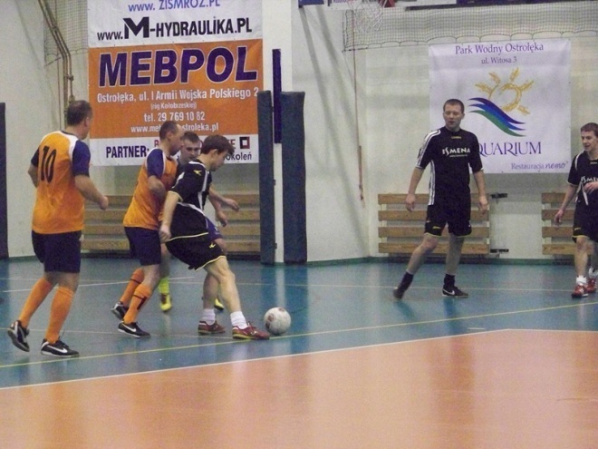 2. kolejka Nocnej Ligi Futsalu (06.12.2013) - zdjęcie #12 - eOstroleka.pl