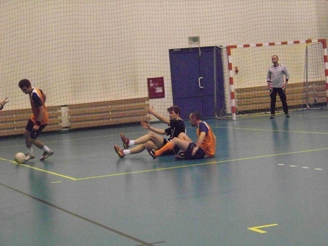 2. kolejka Nocnej Ligi Futsalu (06.12.2013) - zdjęcie #8 - eOstroleka.pl