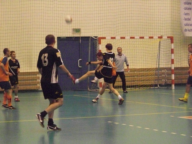 2. kolejka Nocnej Ligi Futsalu (06.12.2013) - zdjęcie #7 - eOstroleka.pl